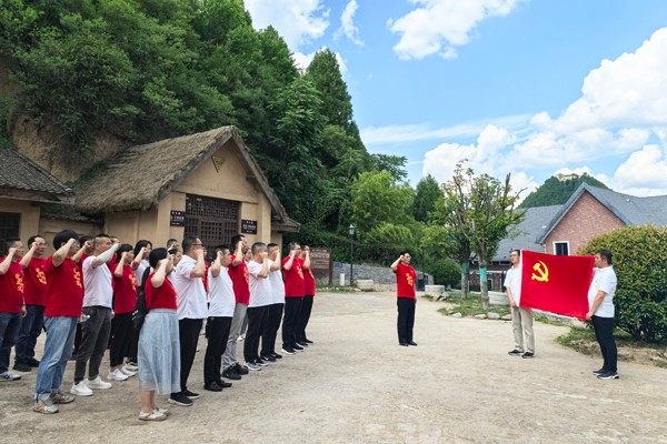 公司機(jī)關(guān)、測(cè)繪院、物業(yè)黨支部赴鳳縣紅色教育基地開(kāi)...